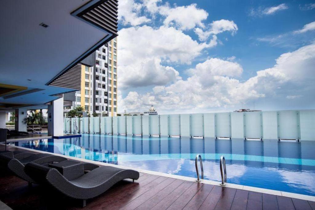 Town Majestic By Iwh *