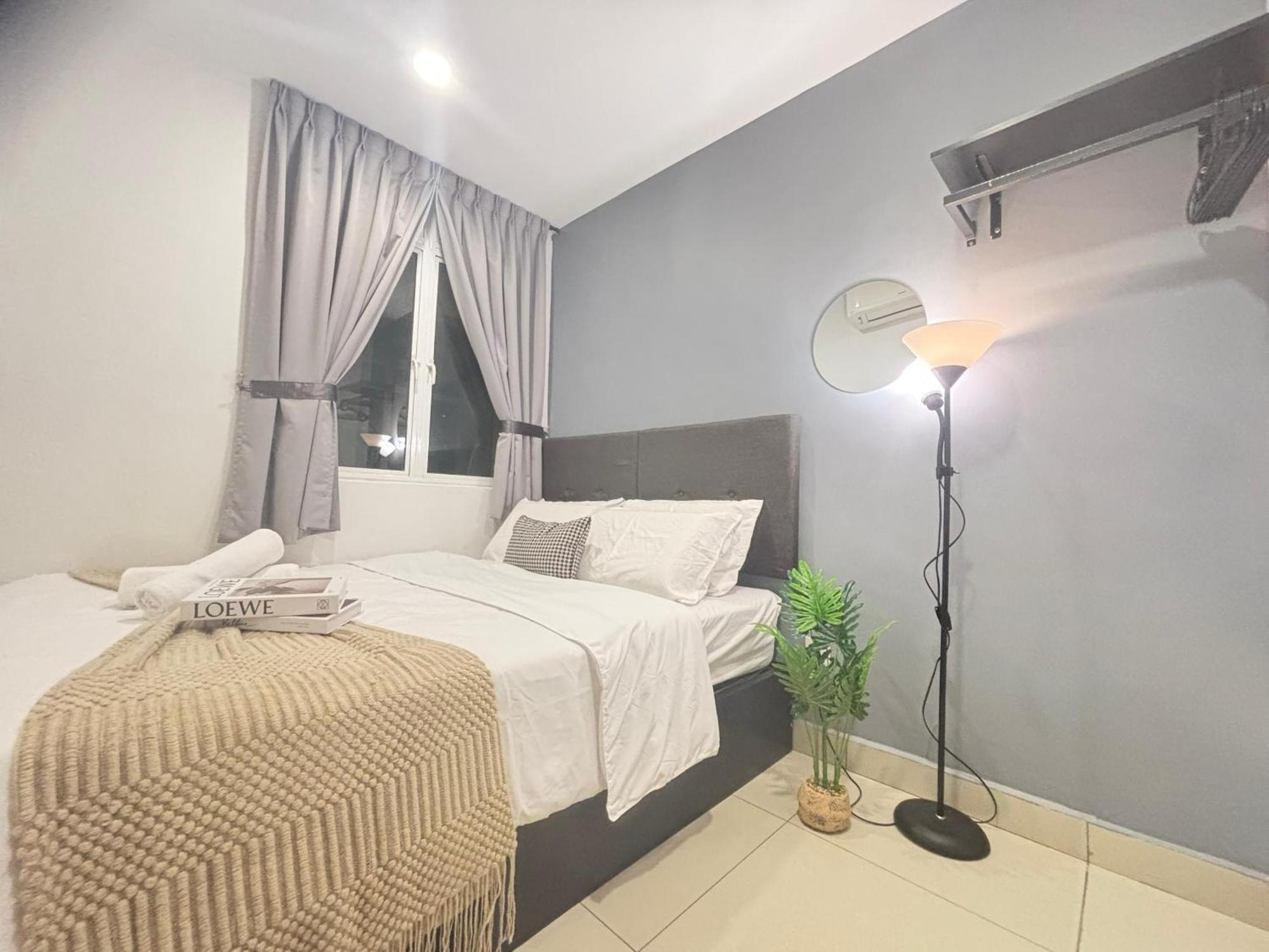 Town Majestic By Iwh *